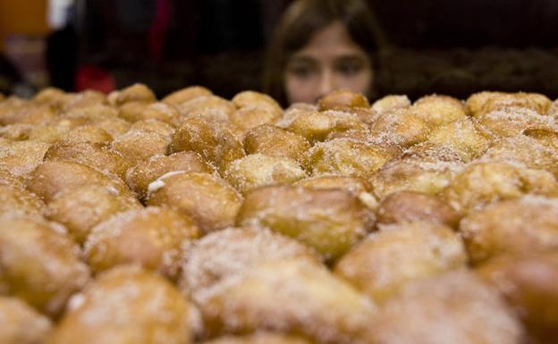 Los buñuelos mantienen su hegemonía en una «calurosa» festividad de Todos los Santos que condiciona el mercado