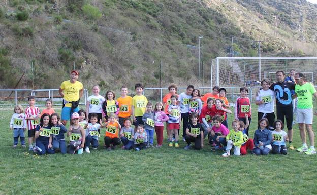 Los niños de Ciñera se enamoran del trail