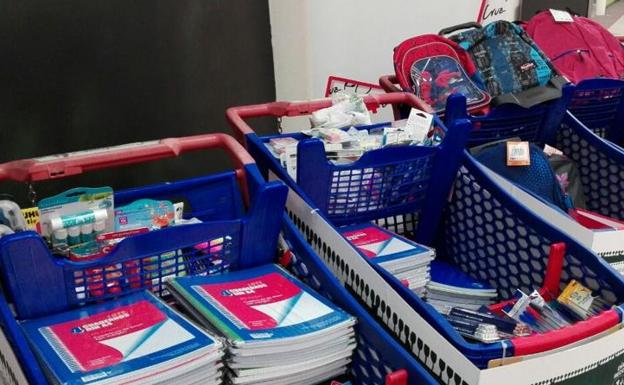 Cruz Roja atiende a 72 familias y realiza entregas de libros escolares a 109 niños en León