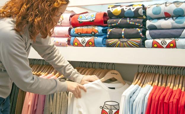 El elevado calor de los últimos meses reduce en un 20% las ventas del comercio textil en León