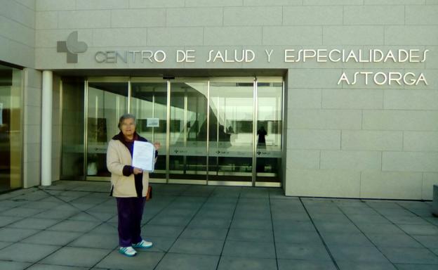 La Plataforma por la Sanidad Pública recoge y entrega una nueva tanda de reclamaciones en Astorga