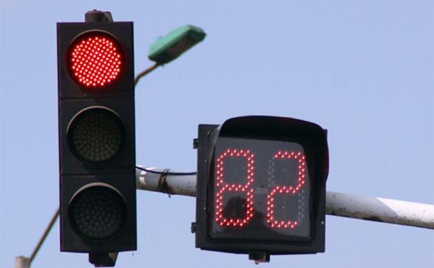 Los cuatro foto-rojos de León contarán con un descontador de segundos para avisar al conductor