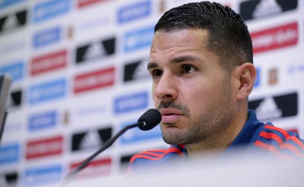 Vitolo reconoce la dificultad de su dualidad amarilla y rojiblanca