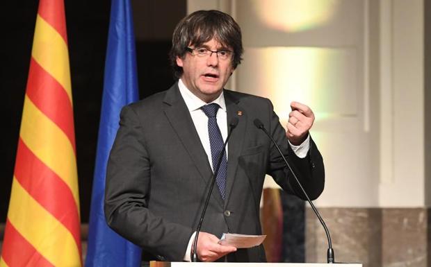 Puigdemont establece una estructura estable de gobierno en el exilio