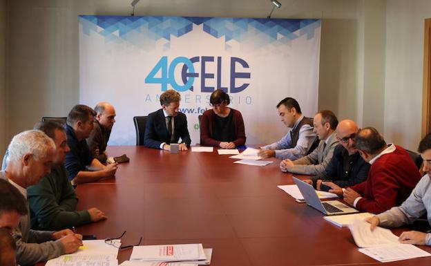 La Fele y los sindicatos firman el nuevo convenio colectivo del sector de limpieza vial de la provincia