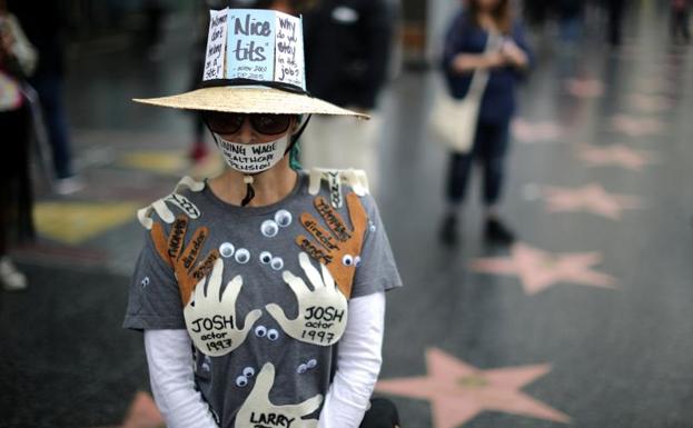 Cientos de personas marchan en Hollywood en protesta contra los abusos sexuales