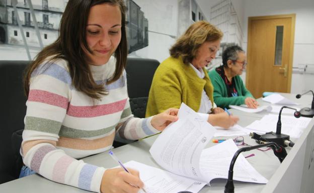 Isadora Duncan y el Ayuntamiento firman un convenio para combatir «una crisis que se ha hecho crónica»