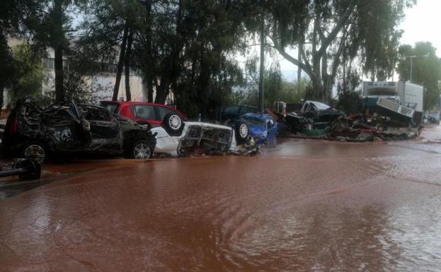 Lluvias torrenciales dejan en Grecia al menos 15 muertos y enormes daños