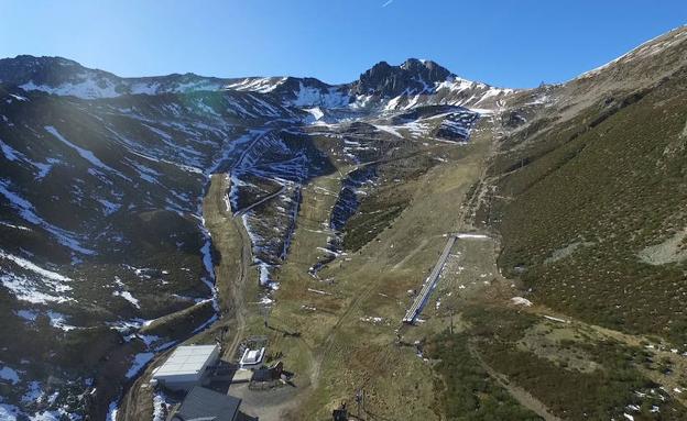 La nieve ni está ni se la espera en San Isidro