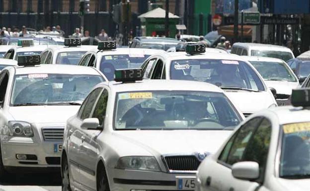 El taxi convoca huelga el próximo día 29 en protesta por la expansión de licencias de VTC