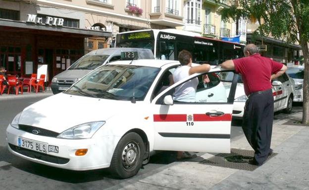 Los taxistas leoneses no secundarán el paro de 24 horas el día 29 «por el bien del usuario»