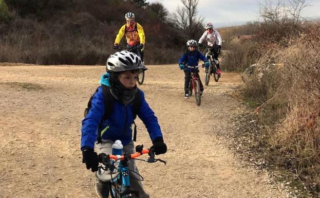 400 niños participan en las actividades de las EDM de Ciclismo, Fútbol Sala y Gimnasia Rítmica