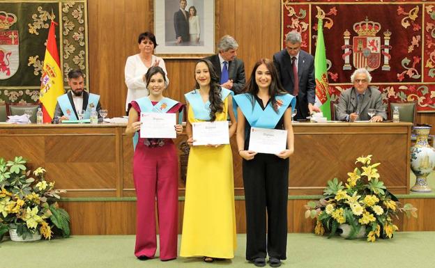 300 alumnos de Educación finalizan sus estudios y se convierten en potenciales profesores