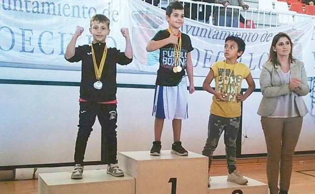 Dani Bueno Jr. logra dos medallas de oro en el Campeonato de España de Boxeo infantil