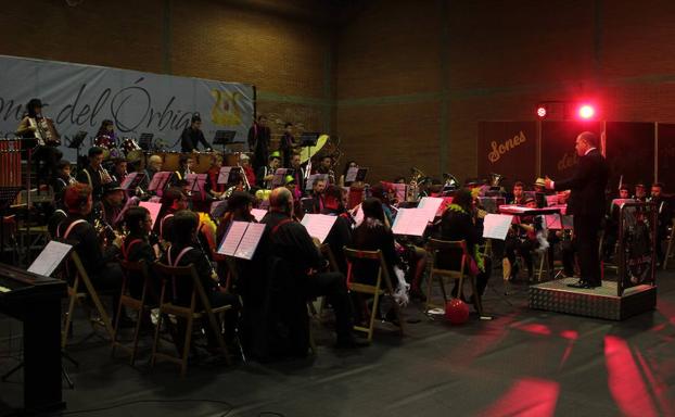 La banda municipal 'Sones del Órbigo' dedica el concierto de Santa Cecilia a todas las mujeres maltratadas