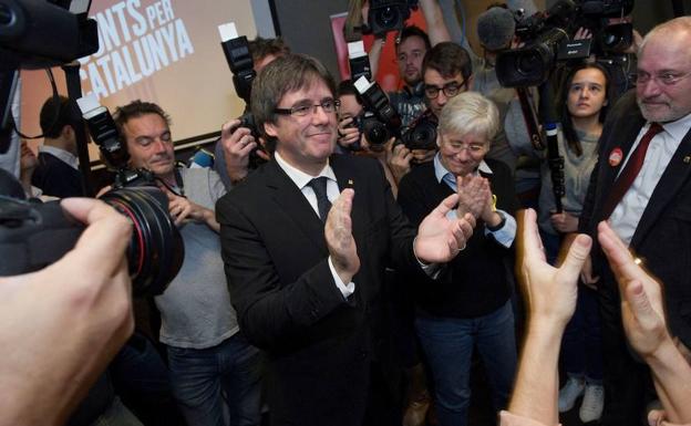 Puigdemont se enfrenta al PDeCAT y no renuncia a la vía unilateral