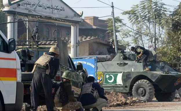 Mueren nueve personas en el ataque de los talibán en un campus de Peshawar