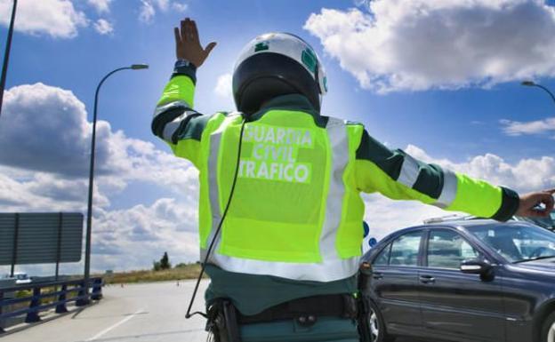 Los guardias civiles de Tráfico inician una huelga de ´bolis caídos´