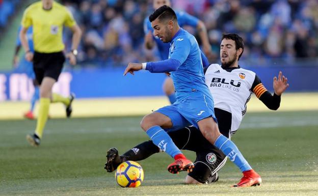 El Valencia desaprovecha el pinchazo del Barça