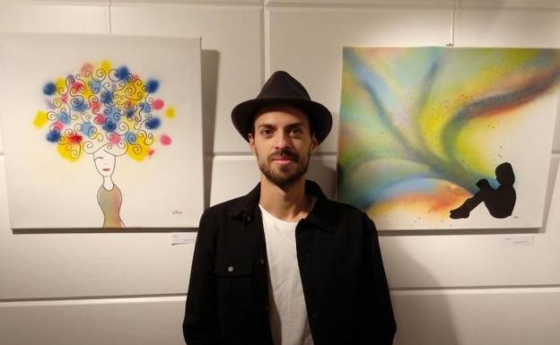 El artista leonés Alvar presenta en Santa María del Páramo su nueva exposición titulada 'Explosión de color'