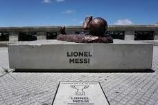 Destrozan otra vez la estatua de Messi en Buenos Aires