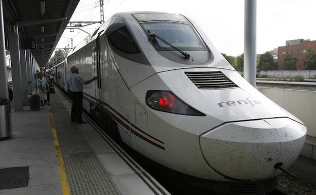 Una avería en la catenaria entre Pola de Gordón y Santa Lucía corta el servicio de Renfe con Asturias