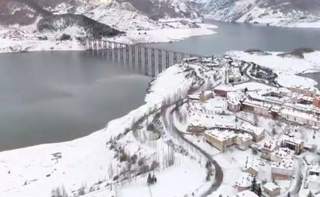 Riaño supera los 12 grados bajo cero en uno de los días más fríos del otoño