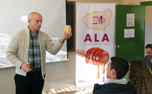 La miel leonesa se presenta en las aulas de cocina de la provincia