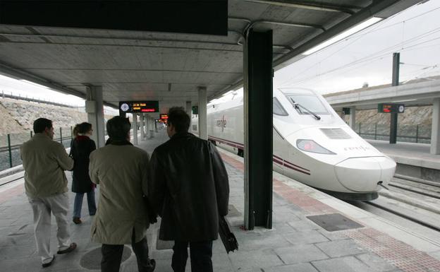 Una pasajera reclama a Renfe porque no le dejaron bajar en la estación de Segovia