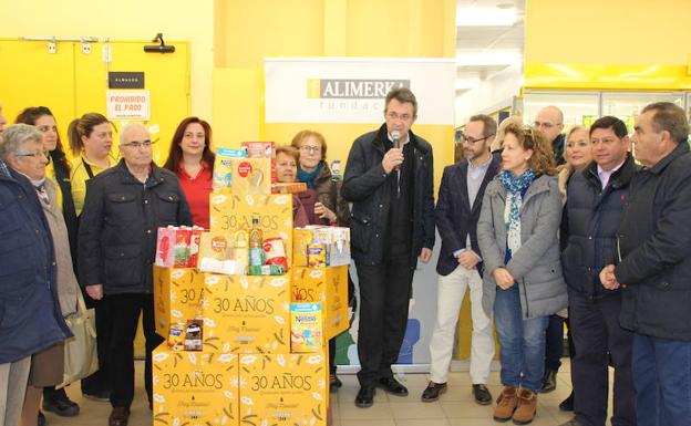 La Operación Kilo de Alimerka en Valencia de Don Juan recauda 200 kilos de alimentos para Cáritas