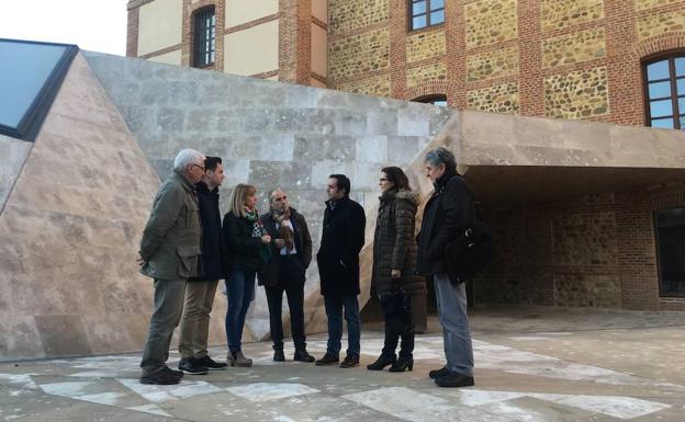 Gancedo traslada al Congreso la situación de Araú para conocer el calendario previsto por Fomento