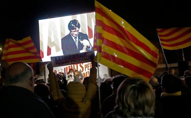 Cataluña decide entre el segundo acto del 'procés' o el retorno a la legalidad autonómica