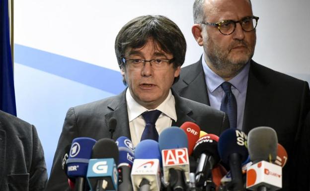 Puigdemont emplaza a Rajoy a reunirse «sin condiciones» en Bruselas