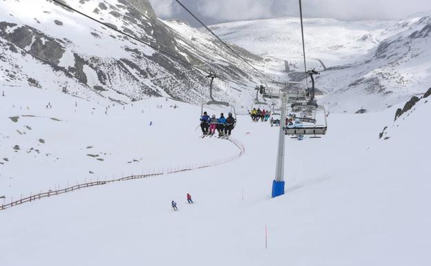 León recupera unas navidades con nieve en las estaciones invernales y ofrece 11,7 kilómetros esquiables