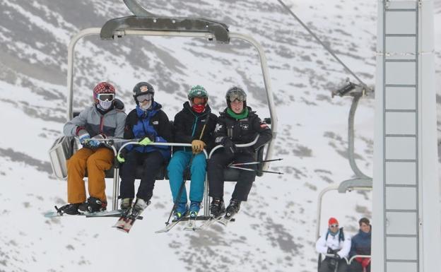 Las estaciones de esquí de la provincia reciben a 2.100 usuarios en el fin de semana de Navidad