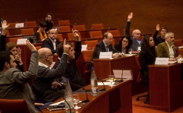 El Parlament aprueba recurrir al Constitucional la aplicación del 155