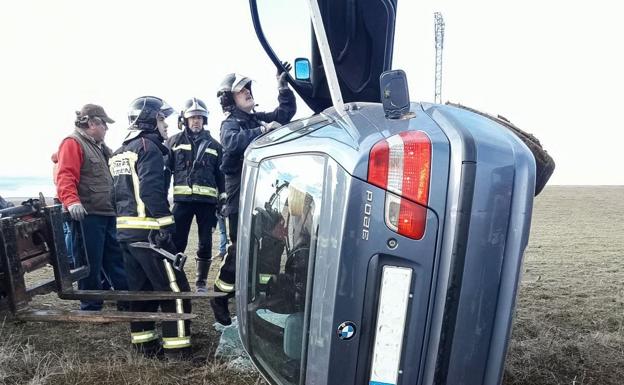 Un herido tras una salida de vía con su vehículo en Santa Cristina de Valmadrigal