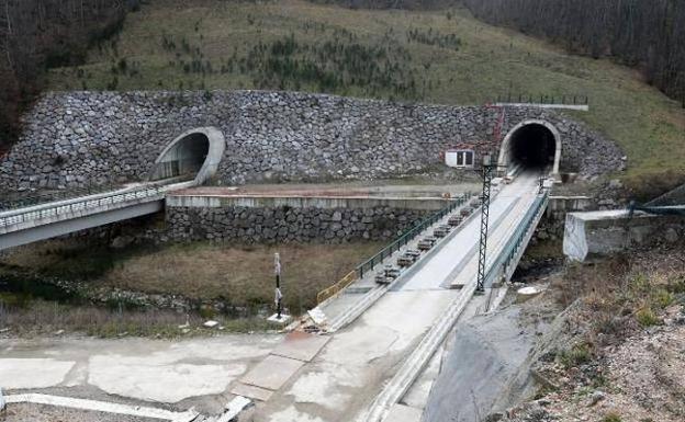 El 'tercer carril' por el que circulará la alta velocidad hará más lento uno de los túneles de la variante de Pajares