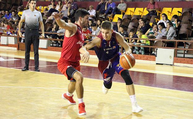 Agustinos se refugia en el Palacio para acabar con su mala racha