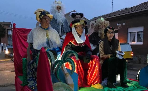 Los Magos de Oriente hacen en Hospital de Órbibo un alto en su camino