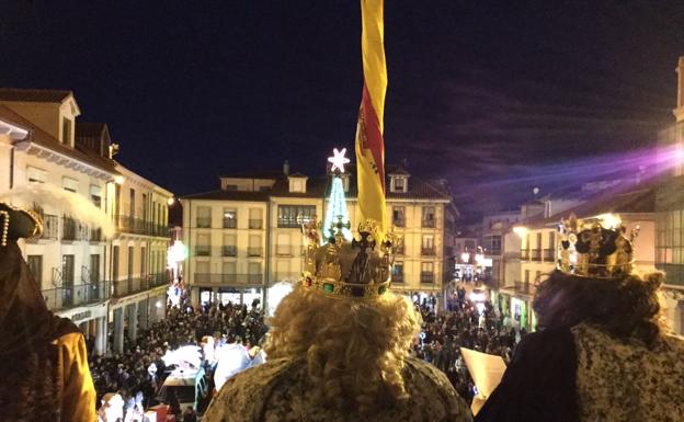 Astorga saluda el paso de los Reyes Magos