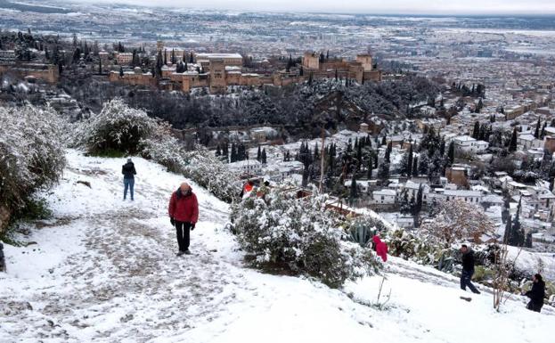 El temporal pone este domingo en aviso a 37 provincias, con riesgo máximo por nevadas en Navarra y La Rioja