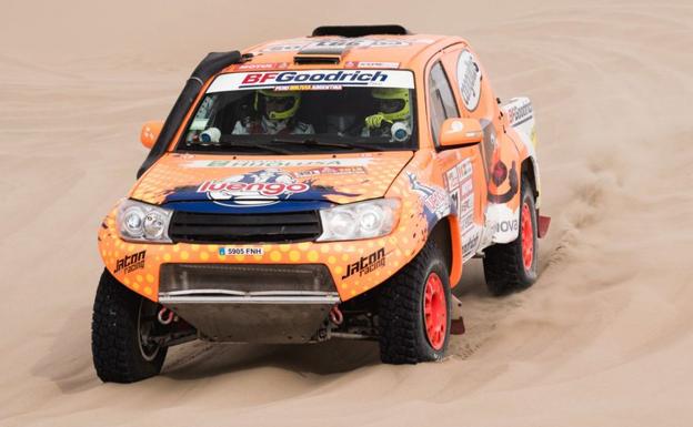 Calleja remonta 15 posiciones en la segunda etapa del Dakar