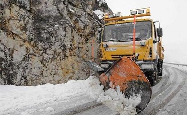 La nieve y el hielo obliga al uso de cadenas para transitar por nueve puertos de montaña de la provincia