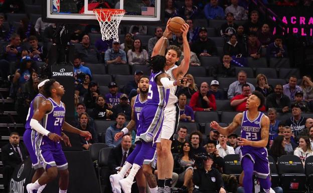 Pau Gasol colabora en la victoria de los Spurs