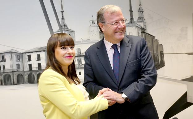 El pacto PP-C's conlleva un centro cívico para Eras de Renueva, un plan de aceras e inversión en el Ildefe