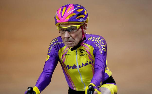 Se retira del ciclismo a los 106 años