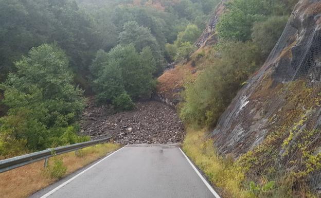 Peñalba reclama formalmente un segundo acceso a la localidad y advierte del «sumo riesgo existente» en la actual carretera