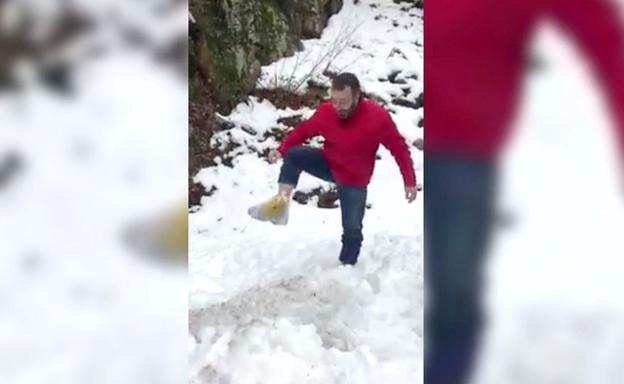 El vídeo viral dedicado a los «zoquetes» de L'Angliru: «Mirái, voy a subir San Isidro con bolsas»