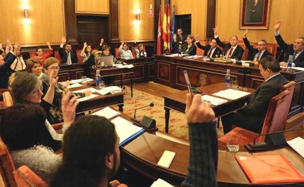 El PSOE se queda 'solo' pero logra llevar a pleno extraordinario la Ciudad del Mayor